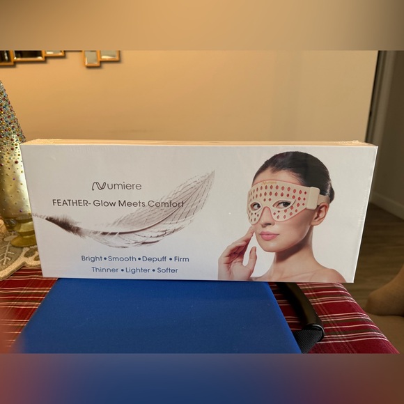 Numiere Feather- Glow meets ComfortRed light eye mask. Brand new in sealed box
